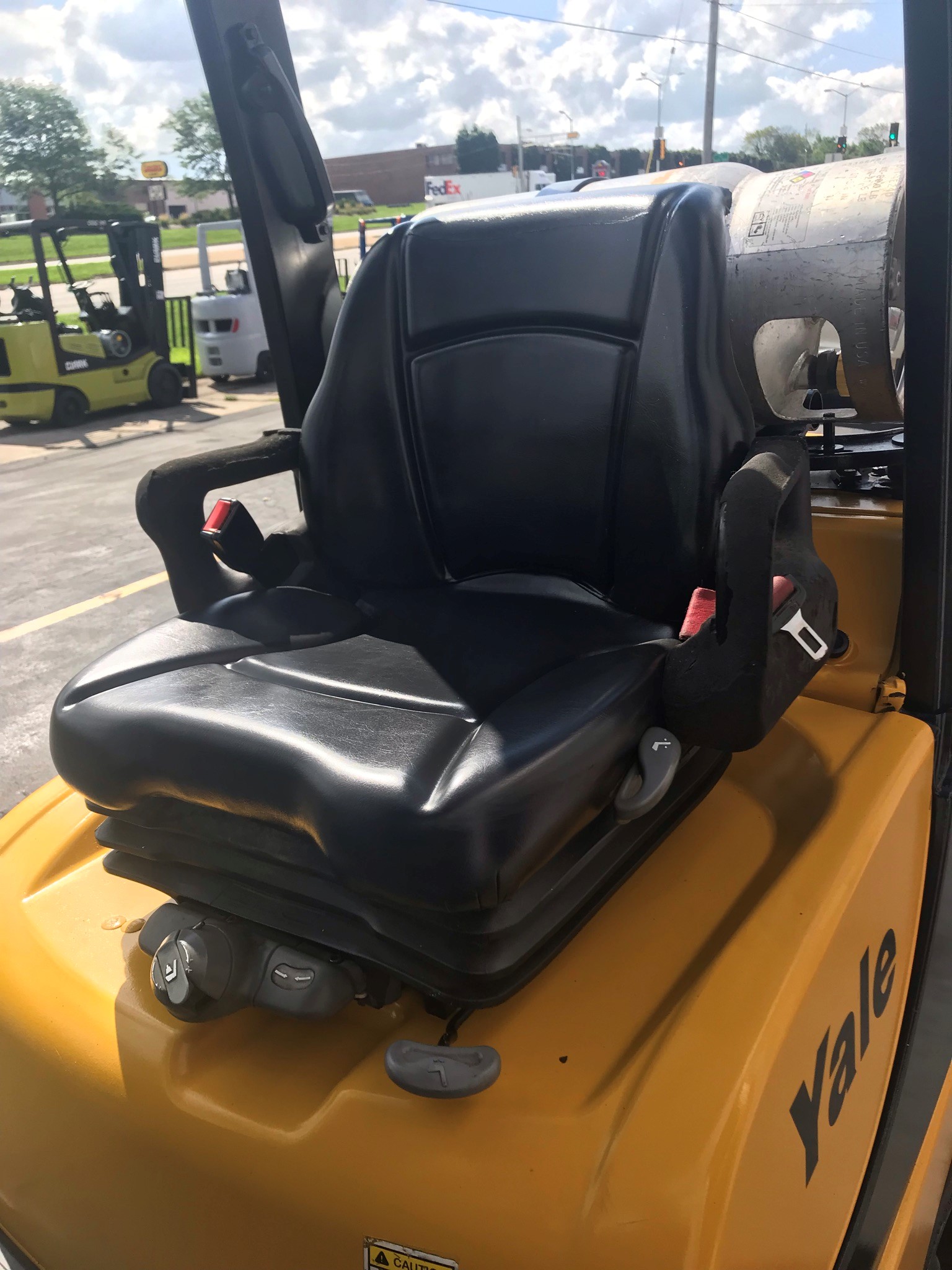 Yellow yale forklift with power steering for sale