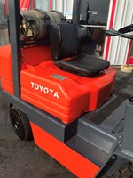 42" forks orange toyota forklift for rent