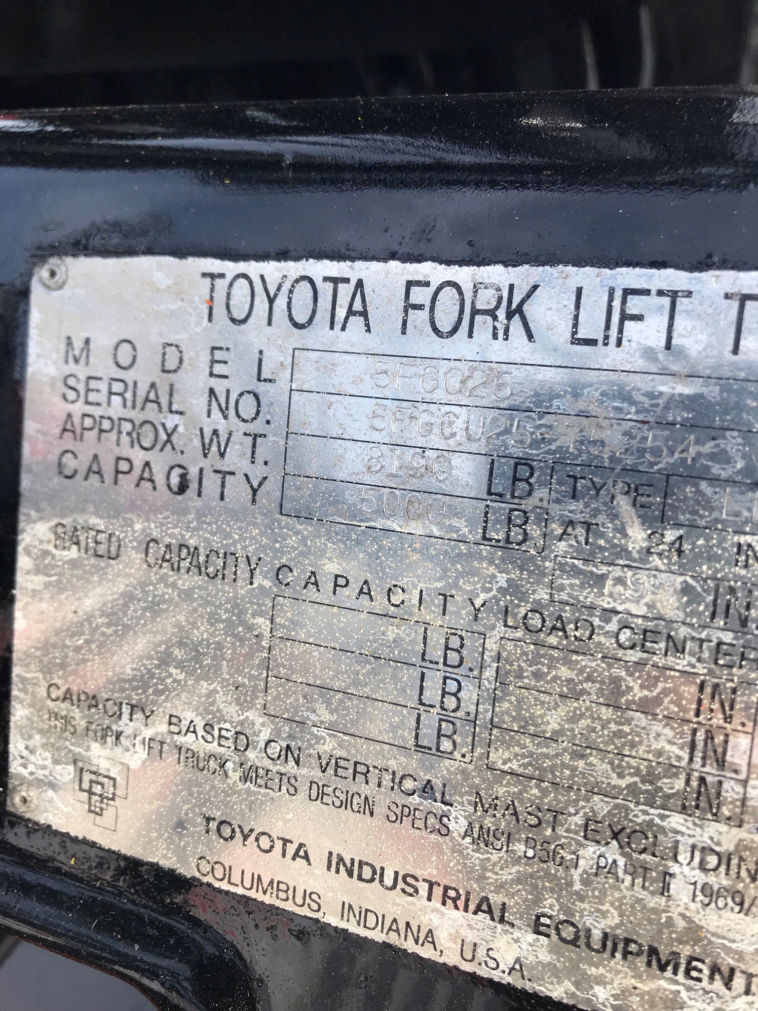 Model 5FGC25 orange toyota forklift with serial number 75254 for rent