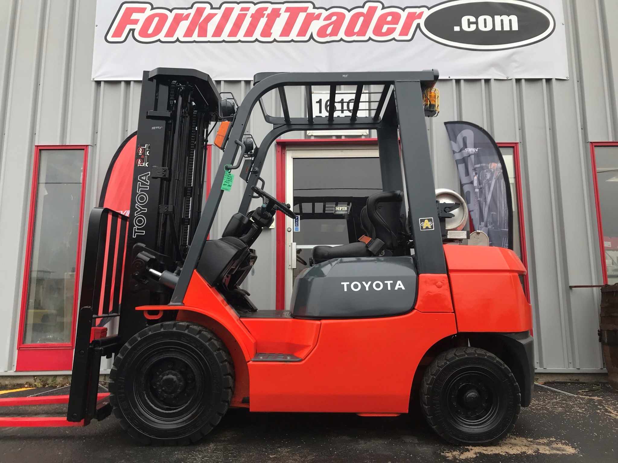 Pneumatic tires orange toyota forklift for rent