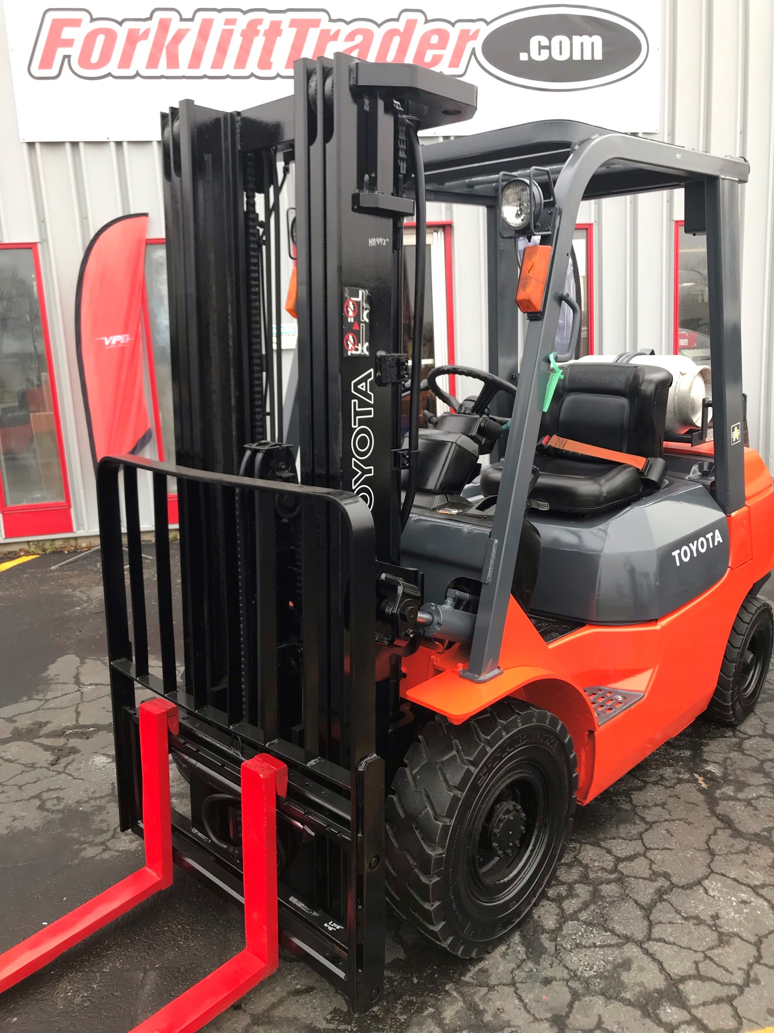 42" forks orange toyota forklift for rent