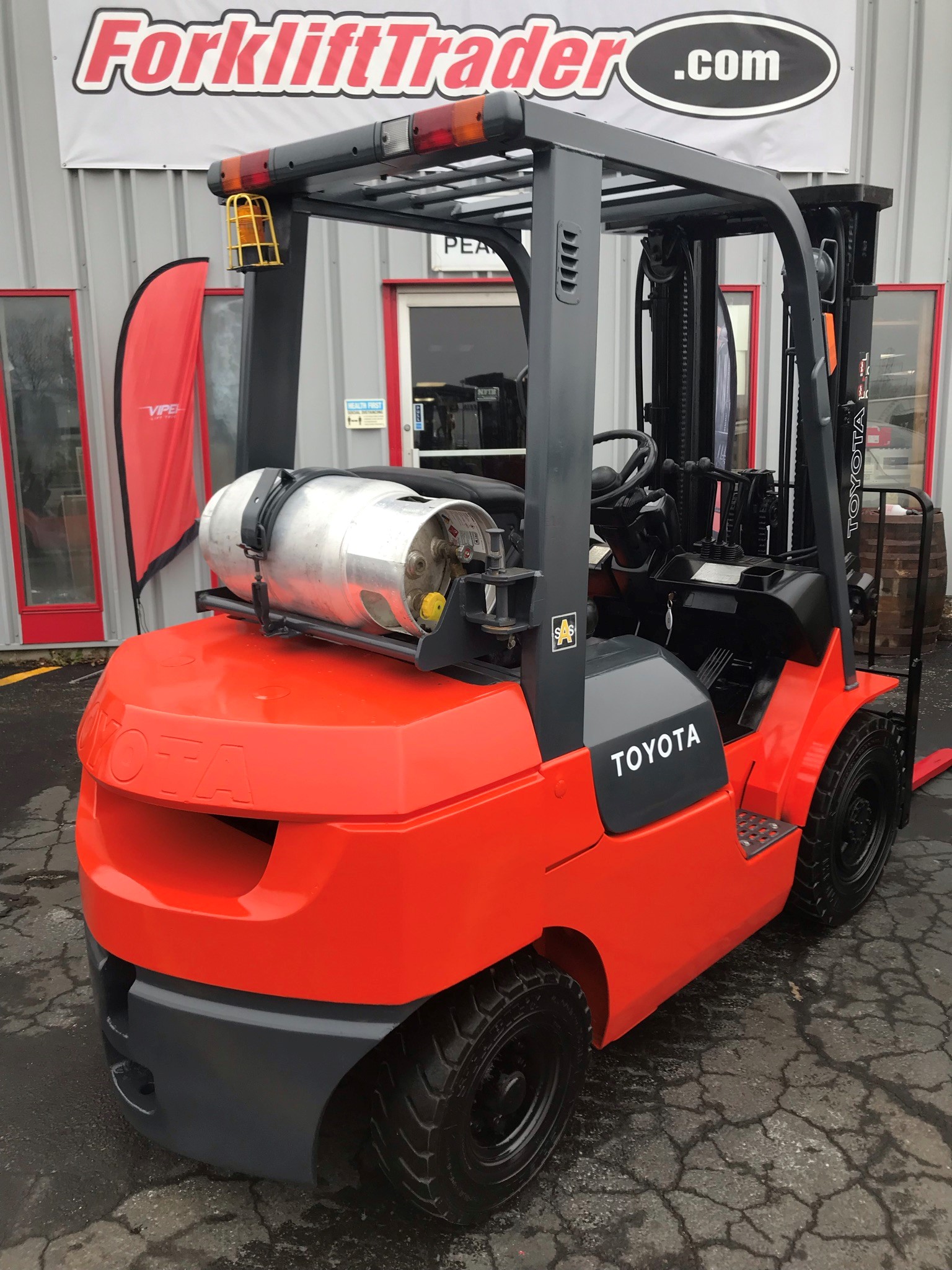 Orange toyota forklift with 5,000lb capacity for sale