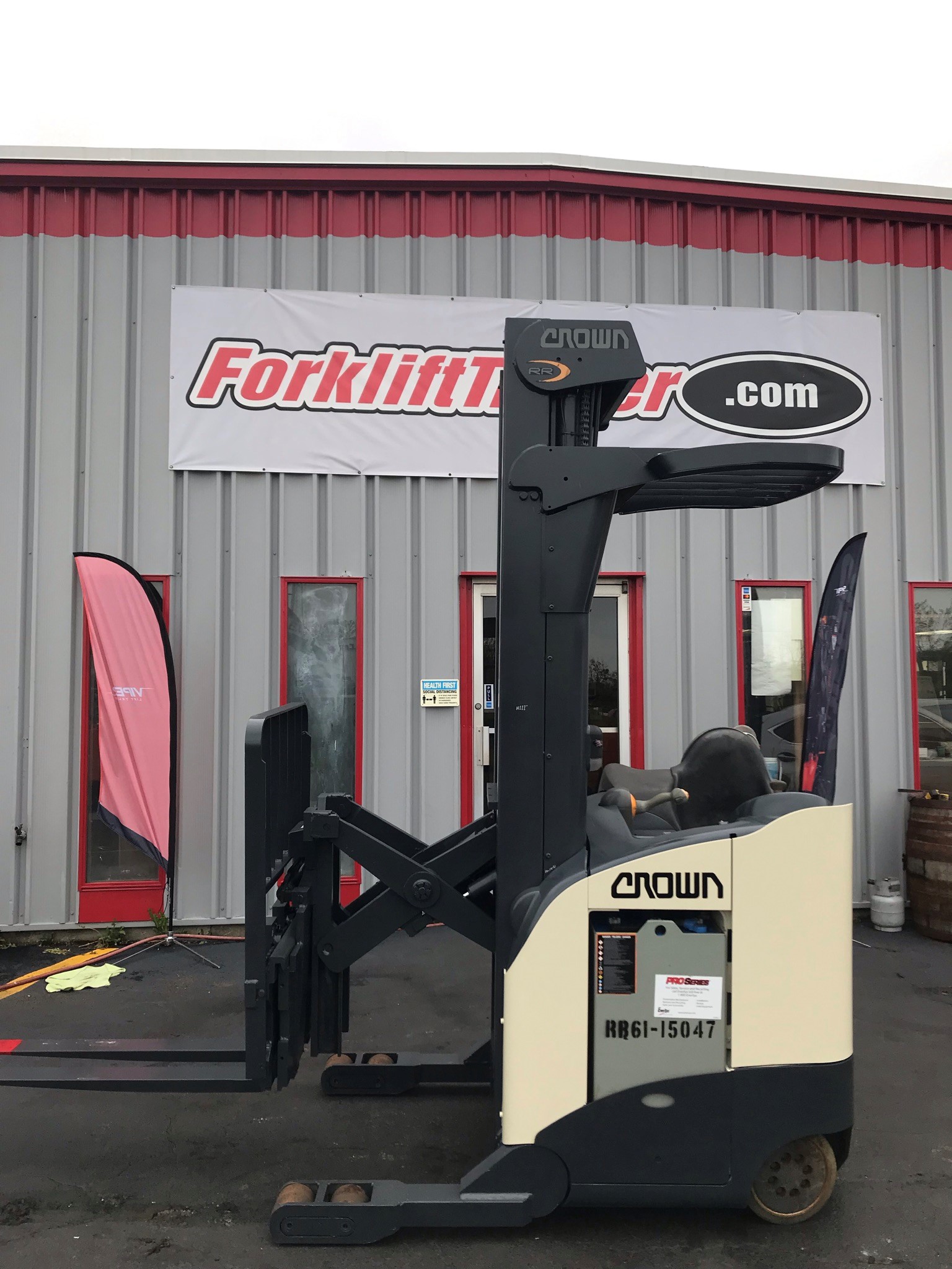 42" forks white crown reach truck for sale 42" forks white crown reach truck for sale