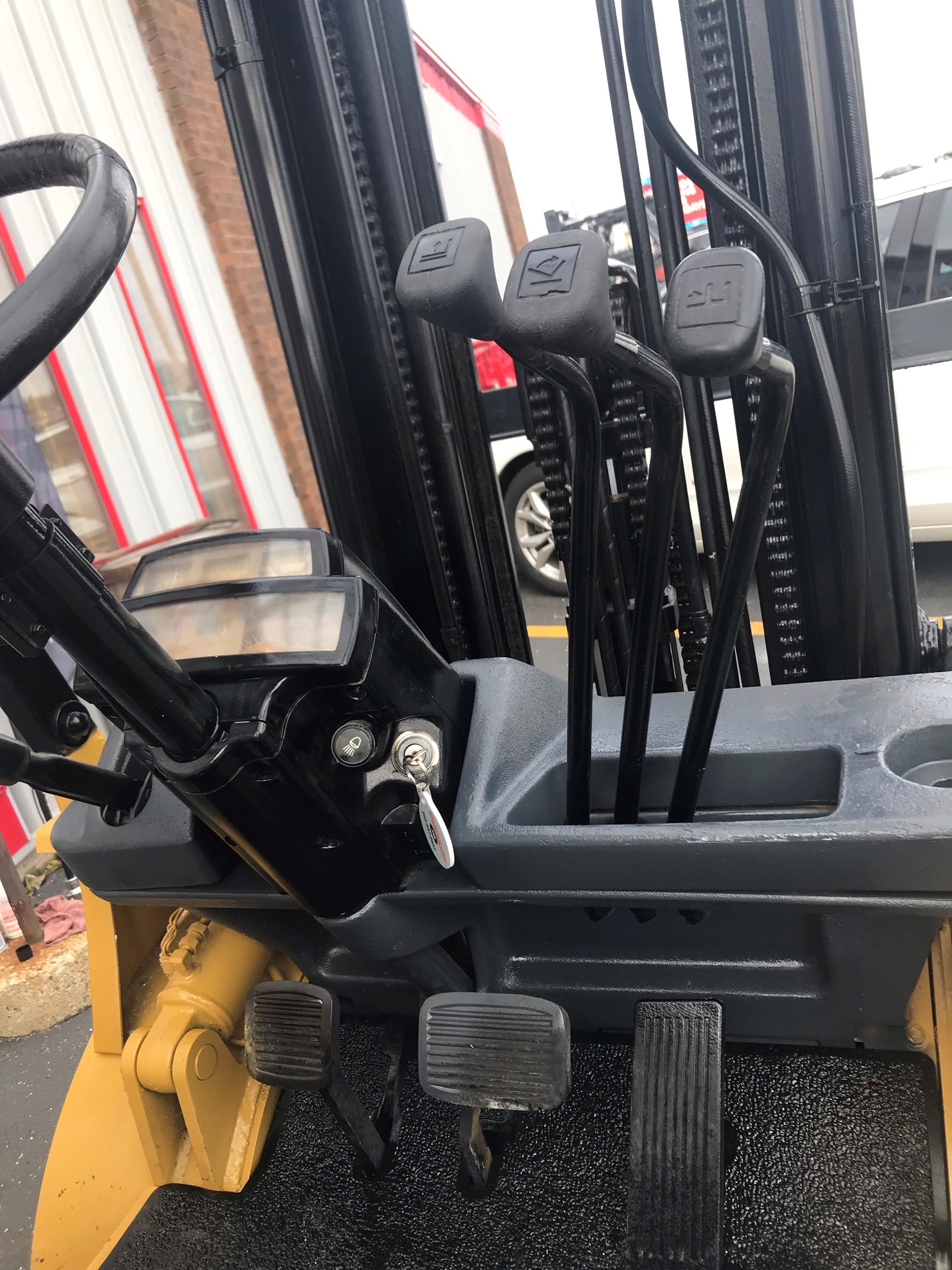 Yellow caterpillar forklift with side shifter for sale