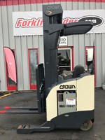 189" lift height 2006 white crown reach truck sale