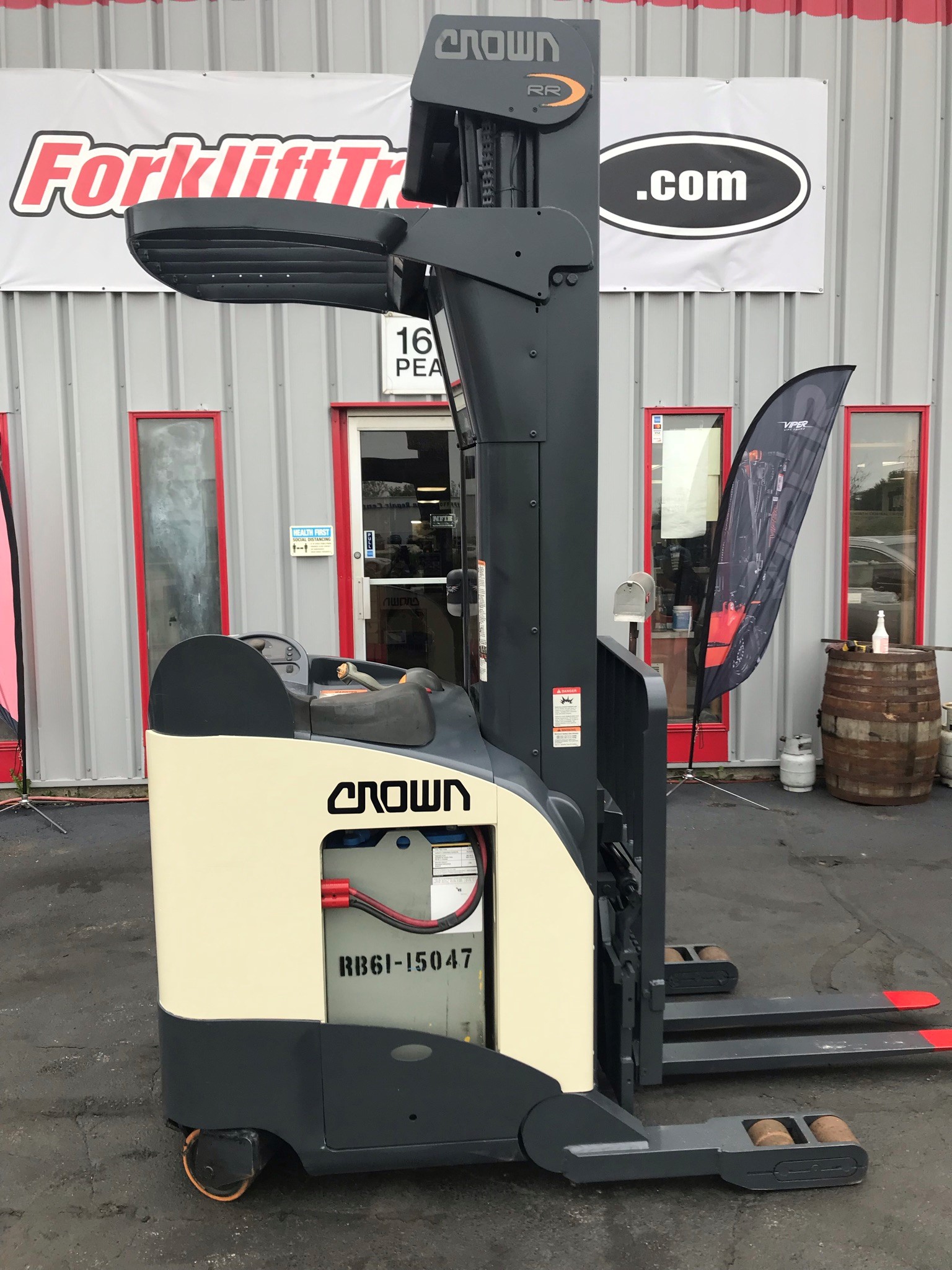 Cushion tires white 2006 crown reach truck for sale Cushion tires white 2006 crown reach truck for sale