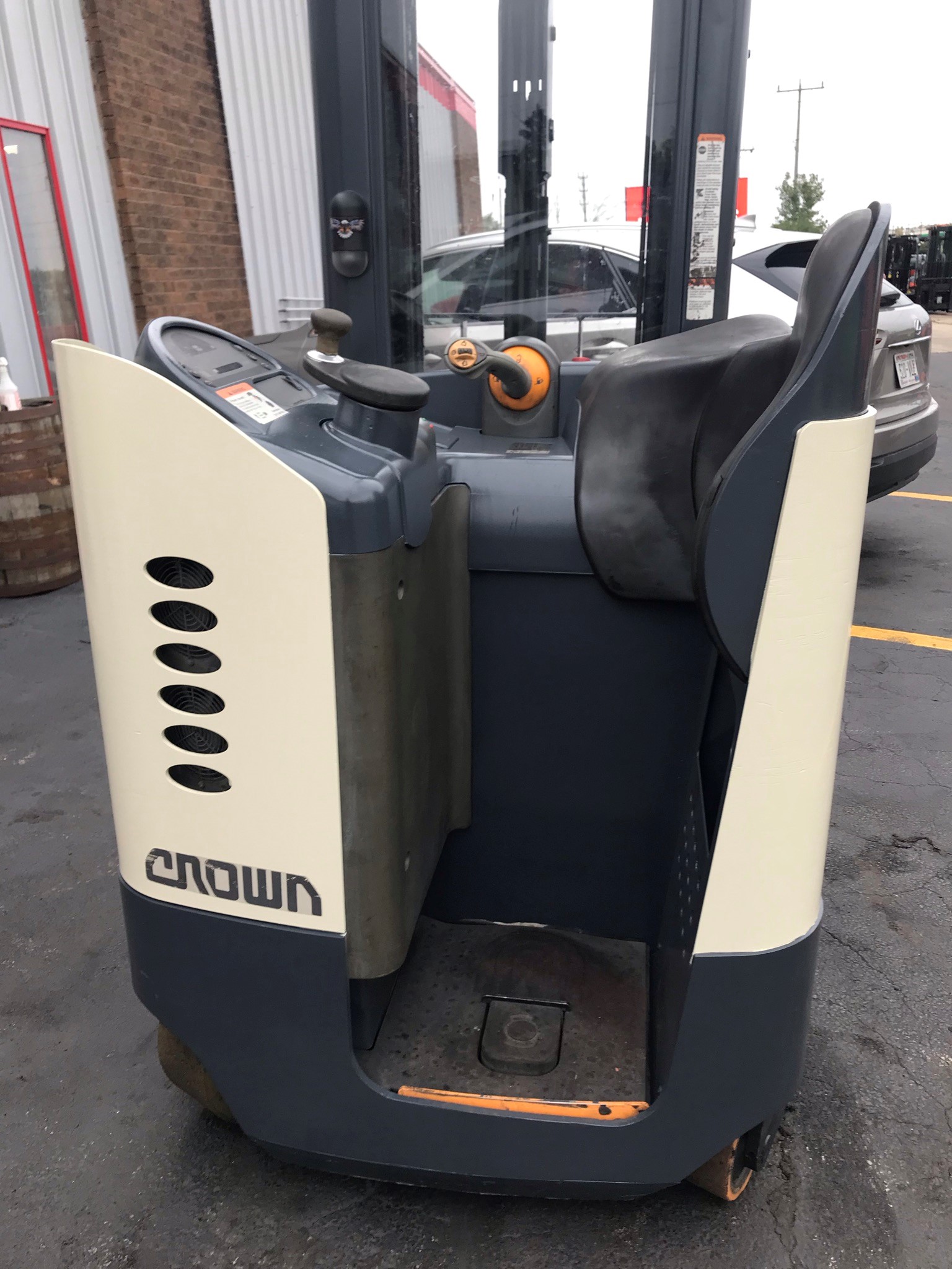 3,000lb capacity 2006 crown reach truck for sale 3,000lb capacity 2006 crown reach truck for sale