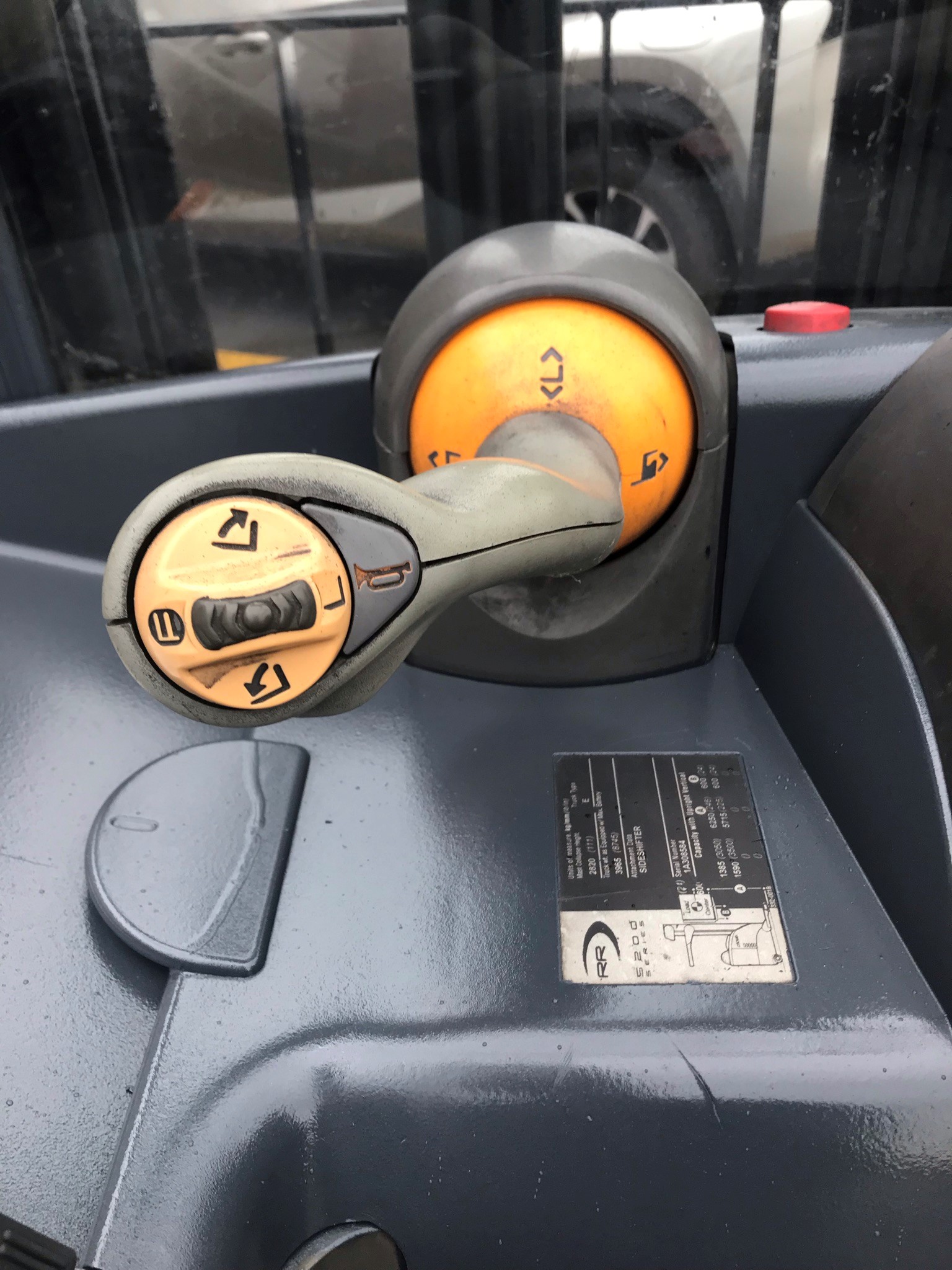 White crown reach truck with side shifter for sale White crown reach truck with side shifter for sale