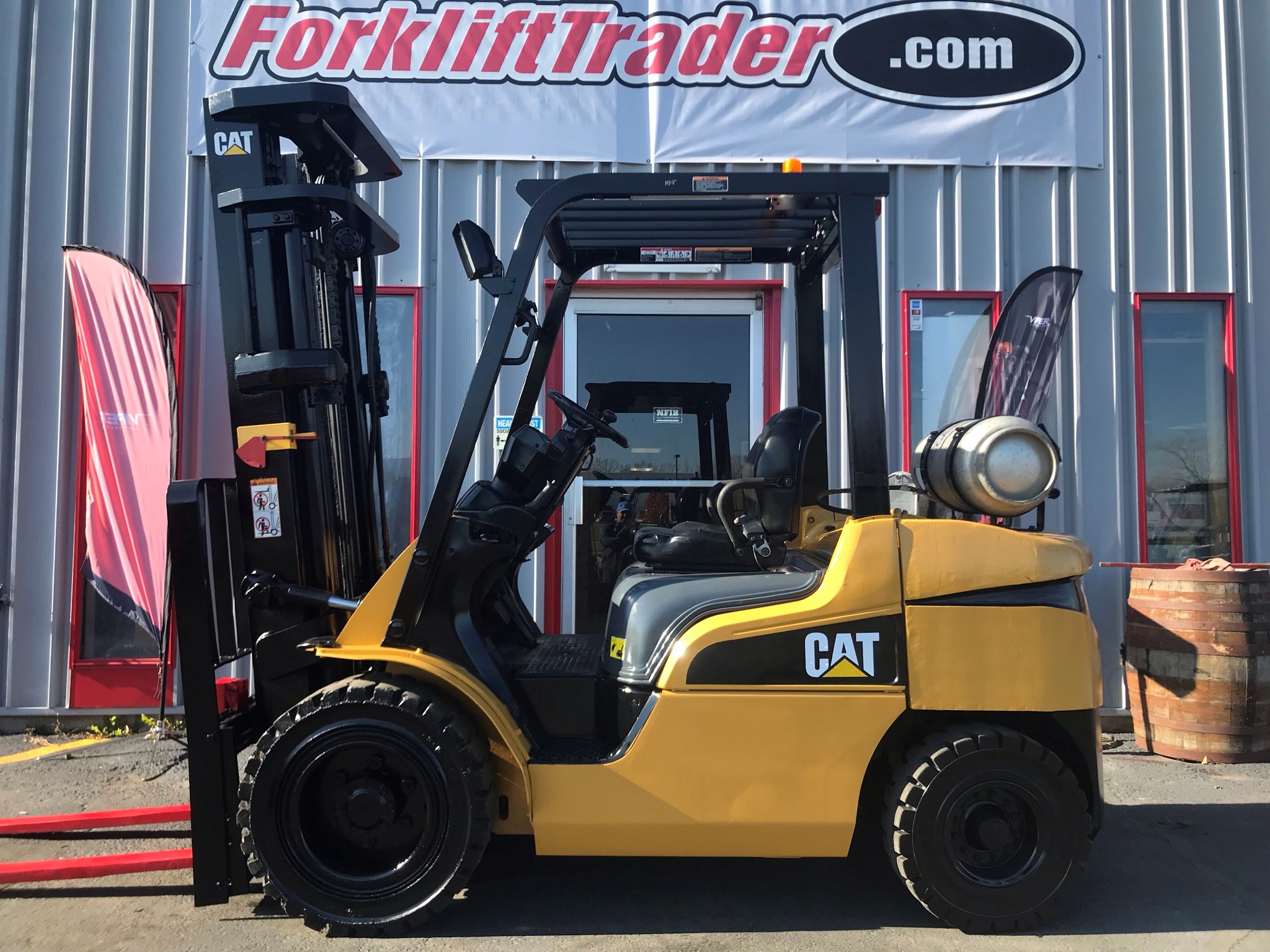 2005 cat forklift with 216" lift height for sale