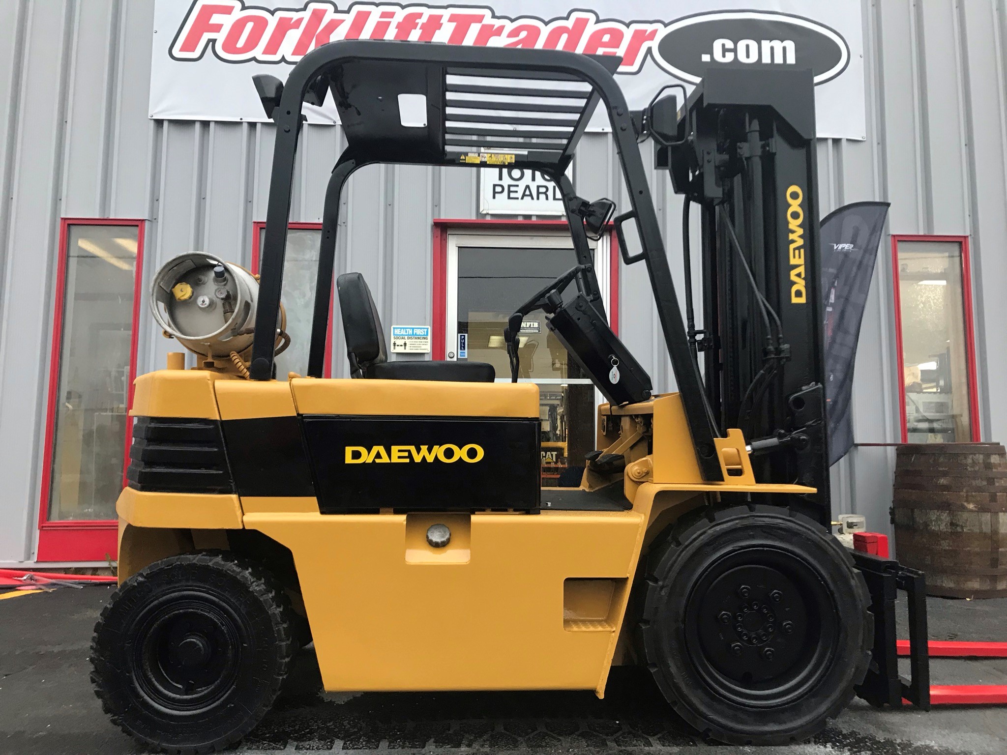 189" lift height yellow daewoo forklift for sale