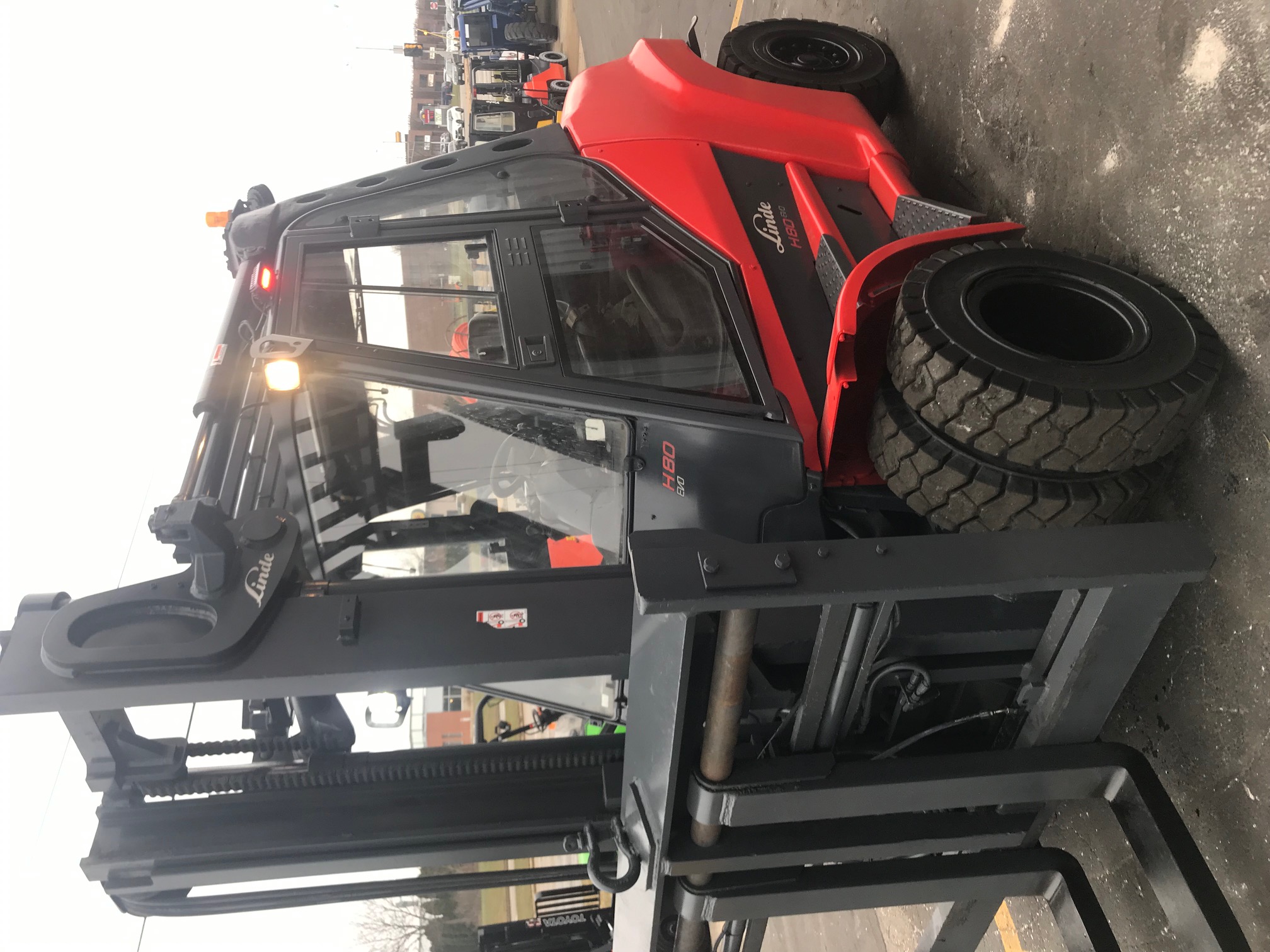 132" lift height red linde forklift for sale