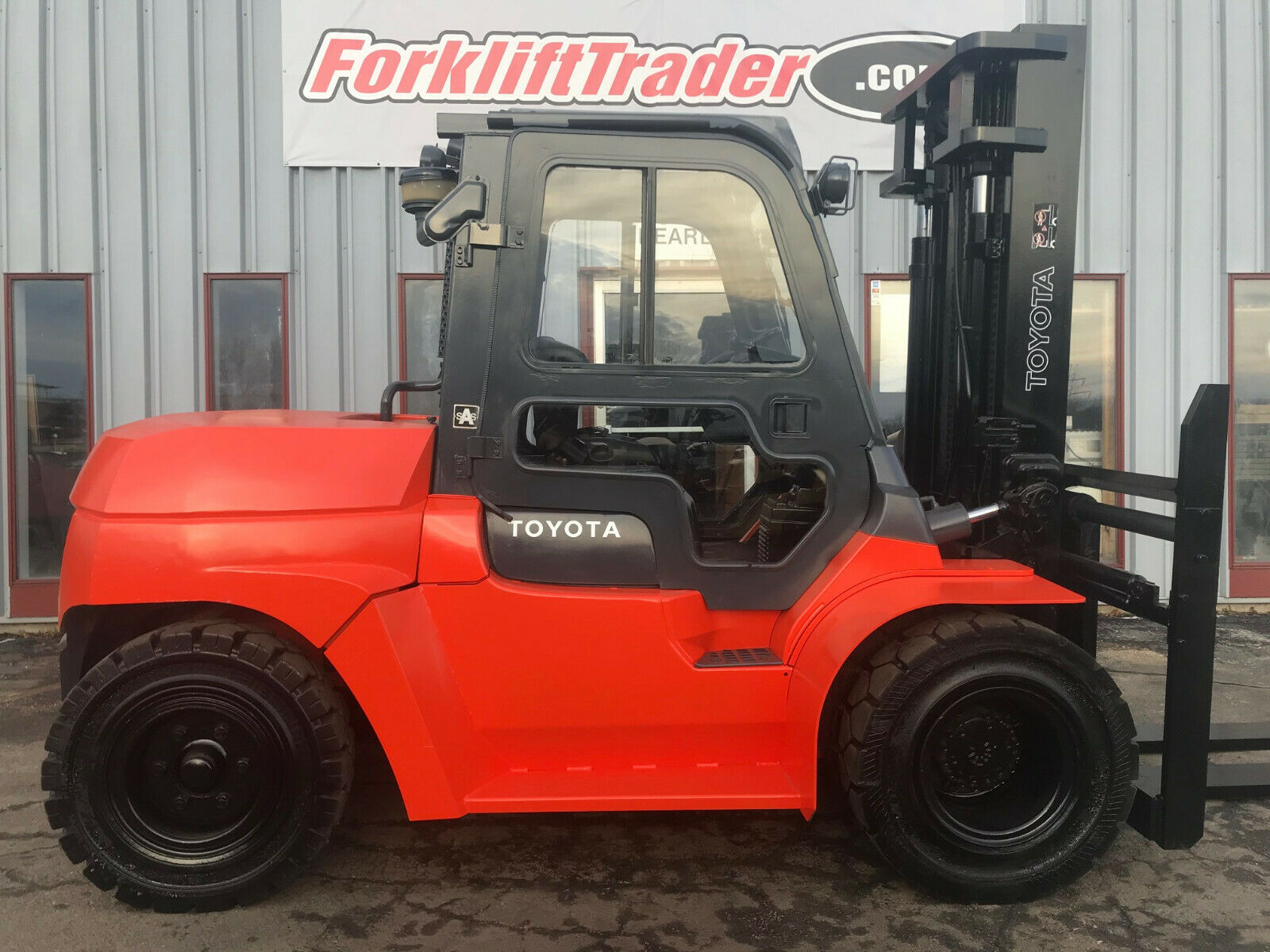Orange 2012 toyota forklift with dual pneumatic tires for sale